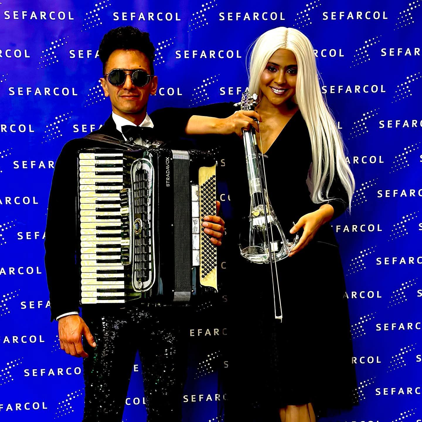 Maya y Riv — Dúo de violín eléctrico y acordeón Balkan